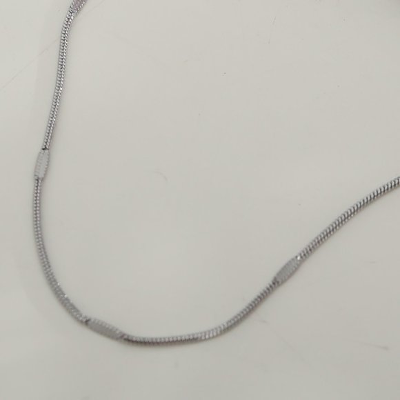 Less is More: SVET Dainty Minimalist Silver Necklace - Picture 5 of 9